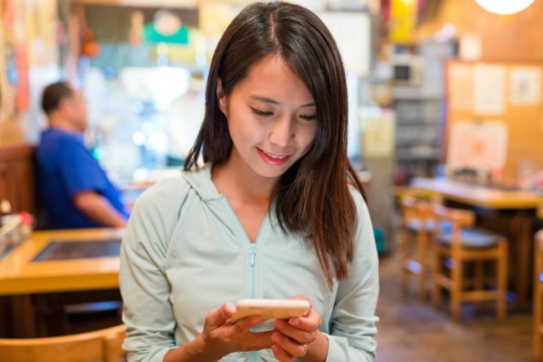 如果快手是用微信登录的但是你卖了号别人要怎么样登录你的号?